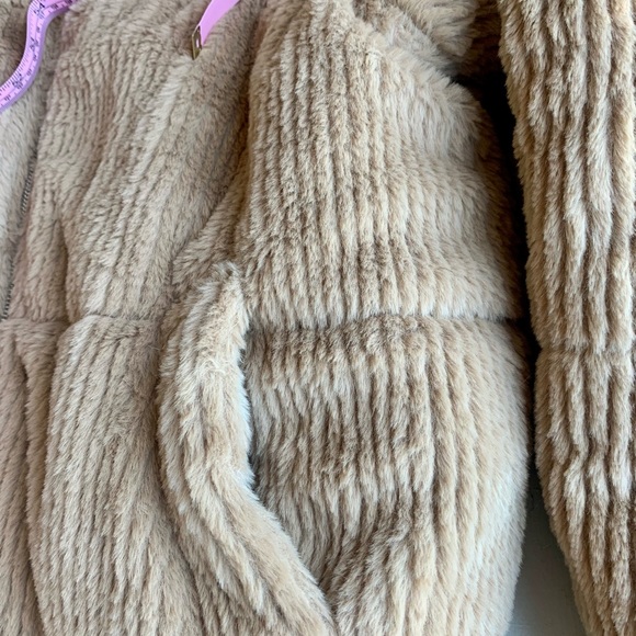 New Look Sherpa Jacket with Pockets and Waist Drawstring - Picture 8 of 10